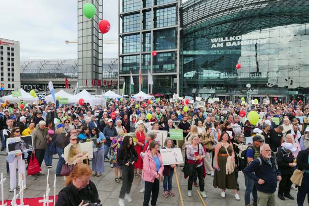 19.09.2026, Berlin - Deutschland. Demo Marsch für das Leben gegen Schwangerschaftsabbrüche am Berliner Hauptbahnhof.