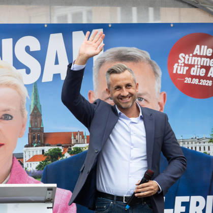 AfD holds final election campaign rally in Schwerin SCHWERIN, GERMANY - SEPTEMBER 19: Alternative for Germany (AfD) politicians Leif-Erik Holm, Ulrich Siegmund and Petra Federau attend the party s final election campaign rally, one day before the Mecklenburg-Vorpommern state election, in Schwerin, Germany, on September 19, 2026. Somaya Abdelrahman Anadolu Schwerin Germany. Editorial use only. Please get in touch for any other usage.  Copyright: x2026xAnadoluxSomayaxAbdelrahmanx