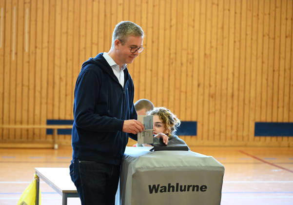 CDU lead candidate Stefan Evers casts his ballot in Berlin BERLIN, GERMANY – SEPTEMBER 20: CDU lead candidate Stefan Evers casts his ballot at a polling station in Berlin, Germany, on September 20, 2026. The Berlin House of Representatives election takes place on September 20, 2026. Volodymyr Sindieiev Anadolu Berlin Germany. Editorial use only. Please get in touch for any other usage.  Copyright: x2026xAnadoluxVolodymyrxSindieievx