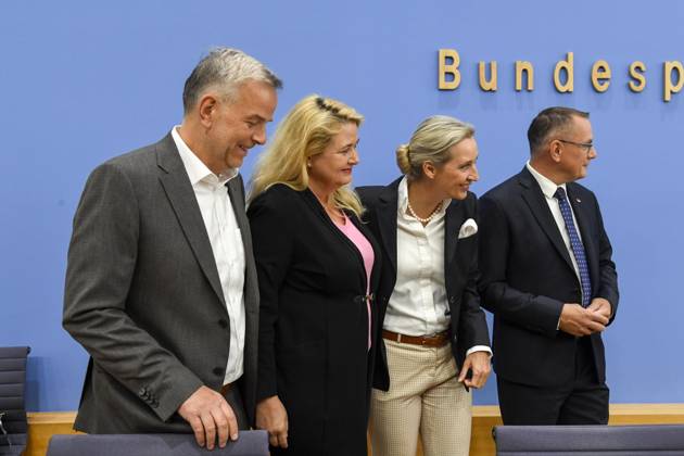 ABB BPK- Leif-Erik Holm, AfD-Mecklenburg-Vorpommern Kristin Brinker, AfD-Spitzenkandidatin in Berlin. Alice Weidel, Bundessprecherin der AfD und Co-Vorsitzende der AfD-Fraktion , Tino Chrupalla, Bundessprecher der AfD und Co-Vorsitzender der AfD-Fraktion Thema AfD - Auswirkungen der Landtagswahlen in Berlin und Mecklenburg-Vorpommern auf die Bundespolitik Statment auf der BPK Bundespressekonferenz am 21.09.2026 in Berlin Berlin Deutschland