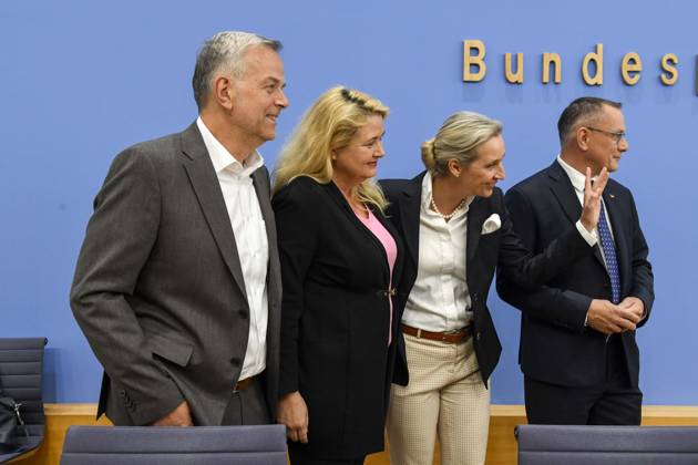 ABB BPK- Leif-Erik Holm, AfD-Mecklenburg-Vorpommern Kristin Brinker, AfD-Spitzenkandidatin in Berlin. Alice Weidel, Bundessprecherin der AfD und Co-Vorsitzende der AfD-Fraktion , Tino Chrupalla, Bundessprecher der AfD und Co-Vorsitzender der AfD-Fraktion Thema AfD - Auswirkungen der Landtagswahlen in Berlin und Mecklenburg-Vorpommern auf die Bundespolitik Statment auf der BPK Bundespressekonferenz am 21.09.2026 in Berlin Berlin Deutschland