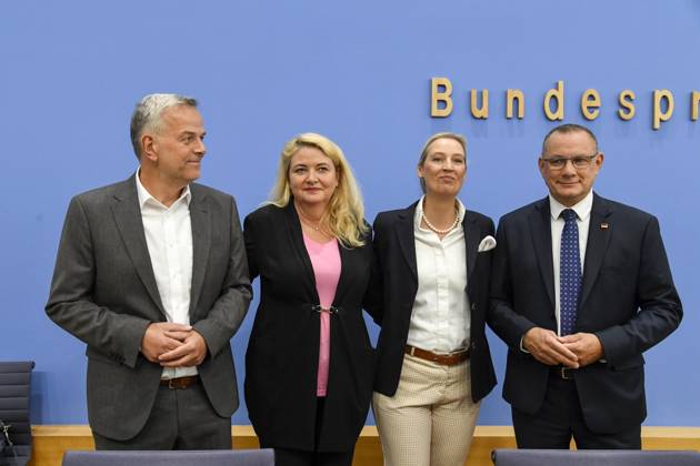 ABB BPK- Leif-Erik Holm, AfD-Mecklenburg-Vorpommern Kristin Brinker, AfD-Spitzenkandidatin in Berlin. Alice Weidel, Bundessprecherin der AfD und Co-Vorsitzende der AfD-Fraktion , Tino Chrupalla, Bundessprecher der AfD und Co-Vorsitzender der AfD-Fraktion Thema AfD - Auswirkungen der Landtagswahlen in Berlin und Mecklenburg-Vorpommern auf die Bundespolitik Statment auf der BPK Bundespressekonferenz am 21.09.2026 in Berlin Berlin Deutschland