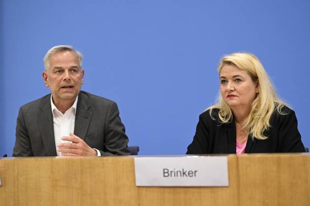 ABB BPK- Leif-Erik Holm, AfD-Mecklenburg-Vorpommern Kristin Brinker, AfD-Spitzenkandidatin in Berlin. Thema AfD - Auswirkungen der Landtagswahlen in Berlin und Mecklenburg-Vorpommern auf die Bundespolitik Statment auf der BPK Bundespressekonferenz am 21.09.2026 in Berlin Berlin Deutschland