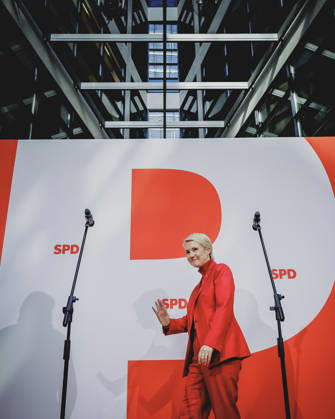 Manuela Schwesig, Ministerpraesidentin und Spitzenkandidatin der SPD fuer die Landtagswahl in Mecklenburg-Vorpommern, aufgenommen im Rahmen einer Pressekonferenz als Reaktion auf die Landtagswahl in Mecklenburg-Vorpommern sowie die Berliner Abgeordnetenhauswahl in Berlin, 21.09.2026. Waehrend Die Linke die Wahl in Berlin mit 25,7% vor der CDU gewonnen hat, siegte in Mecklenburg-Vorpommern die AfD mit 38,2% vor der SPD. Erstmals nicht ueber die 5%-Huerde geschafft hat es die CDU in Mecklenburg-Vorpommern. Berlin Deutschland Copyright: xFlorianxGaertnerx