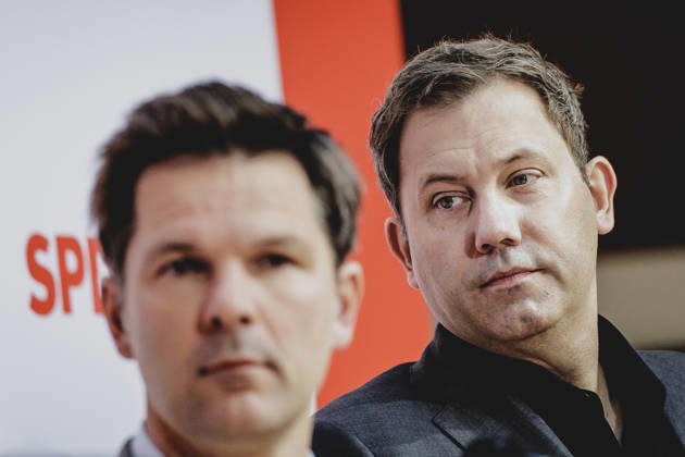 (R-L) Lars Klingbeil, Bundesminister der Finanzen, und Steffen Krach, SPD-Spitzenkandidat fuer die Abgeordnetenhaus-Wahl in Berlin, aufgenommen im Rahmen einer Pressekonferenz als Reaktion auf die Landtagswahl in Mecklenburg-Vorpommern sowie die Berliner Abgeordnetenhauswahl in Berlin, 21.09.2026. Waehrend Die Linke die Wahl in Berlin mit 25,7% vor der CDU gewonnen hat, siegte in Mecklenburg-Vorpommern die AfD mit 38,2% vor der SPD. Erstmals nicht ueber die 5%-Huerde geschafft hat es die CDU in Mecklenburg-Vorpommern. Berlin Deutschland Copyright: xFlorianxGaertnerx