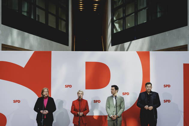 (L-R) Baerbel Bas (SPD), Bundesministerin fuer Arbeit und Soziales, Manuela Schwesig, Ministerpraesidentin und Spitzenkandidatin der SPD fuer die Landtagswahl in Mecklenburg-Vorpommern, Steffen Krach, SPD-Spitzenkandidat fuer die Abgeordnetenhaus-Wahl in Berlin, und Lars Klingbeil, Bundesminister der Finanzen, aufgenommen im Rahmen einer Pressekonferenz als Reaktion auf die Landtagswahl in Mecklenburg-Vorpommern sowie die Berliner Abgeordnetenhauswahl in Berlin, 21.09.2026. Waehrend Die Linke die Wahl in Berlin mit 25,7% vor der CDU gewonnen hat, siegte in Mecklenburg-Vorpommern die AfD mit 38,2% vor der SPD. Erstmals nicht ueber die 5%-Huerde geschafft hat es die CDU in Mecklenburg-Vorpommern. Berlin Deutschland Copyright: xFlorianxGaertnerx