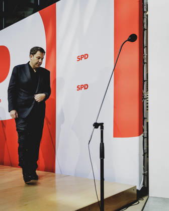 Lars Klingbeil, Bundesminister der Finanzen, aufgenommen im Rahmen einer Pressekonferenz als Reaktion auf die Landtagswahl in Mecklenburg-Vorpommern sowie die Berliner Abgeordnetenhauswahl in Berlin, 21.09.2026. Waehrend Die Linke die Wahl in Berlin mit 25,7% vor der CDU gewonnen hat, siegte in Mecklenburg-Vorpommern die AfD mit 38,2% vor der SPD. Erstmals nicht ueber die 5%-Huerde geschafft hat es die CDU in Mecklenburg-Vorpommern. Berlin Deutschland Copyright: xFlorianxGaertnerx