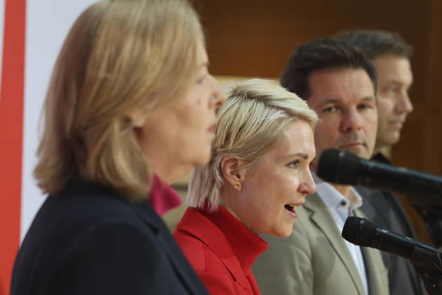 Bärbel Bas, Manuela Schwesig, Steffen Krach und Lars Klingbeil bei der Pressekonferenz nach den Landtagswahlen in Berlin und Mecklenburg Vorpommern im Willy Brandt Haus am 21.09.26 SPD-Spitze zur PK nach Landtagswahlen in Berlin