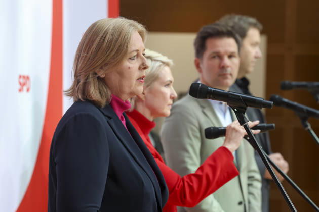 Bärbel Bas, Manuela Schwesig, Steffen Krach und Lars Klingbeil bei der Pressekonferenz nach den Landtagswahlen in Berlin und Mecklenburg Vorpommern im Willy Brandt Haus am 21.09.26 SPD-Spitze zur PK nach Landtagswahlen in Berlin