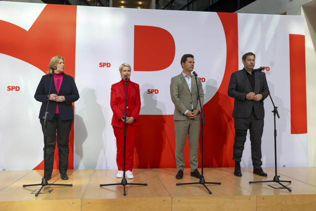 Bärbel Bas, Manuela Schwesig, Steffen Krach und Lars Klingbeil bei der Pressekonferenz nach den Landtagswahlen in Berlin und Mecklenburg Vorpommern im Willy Brandt Haus am 21.09.26 SPD-Spitze zur PK nach Landtagswahlen in Berlin