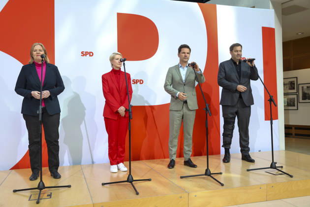 Bärbel Bas, Manuela Schwesig, Steffen Krach und Lars Klingbeil bei der Pressekonferenz nach den Landtagswahlen in Berlin und Mecklenburg Vorpommern im Willy Brandt Haus am 21.09.26 SPD-Spitze zur PK nach Landtagswahlen in Berlin