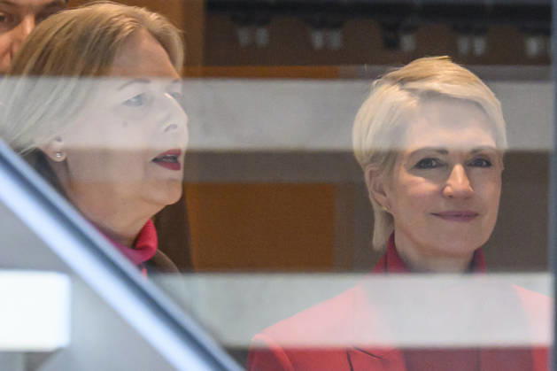 im Bild v.l.: Bärbel Bas und Spitzenkandidierende der SPD in Mecklenburg-Vorpommern, Manuela Schwesig auf dem Weg zur PK, GER, Berlin, SPD Pressekonferenz nach den Wahlen in Berlin und Mecklenburg Vorpommern - MV, im Atrium, Willy-Brandt-Haus, Wilhelmstraße 141, 10963 Berlin, 21.09.2026, Copyright: HMBxMedia UwexKoch