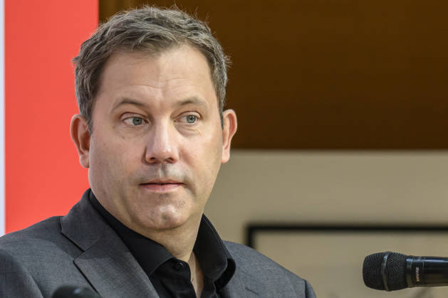 im Bild v.l.: Lars Klingbeil, GER, Berlin, SPD Pressekonferenz nach den Wahlen in Berlin und Mecklenburg Vorpommern - MV, im Atrium, Willy-Brandt-Haus, Wilhelmstraße 141, 10963 Berlin, 21.09.2026, Copyright: HMBxMedia UwexKoch