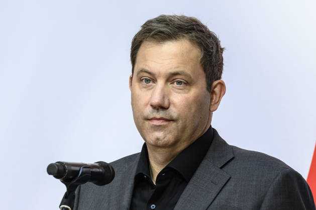 im Bild v.l.: Lars Klingbeil, GER, Berlin, SPD Pressekonferenz nach den Wahlen in Berlin und Mecklenburg Vorpommern - MV, im Atrium, Willy-Brandt-Haus, Wilhelmstraße 141, 10963 Berlin, 21.09.2026, Copyright: HMBxMedia UwexKoch