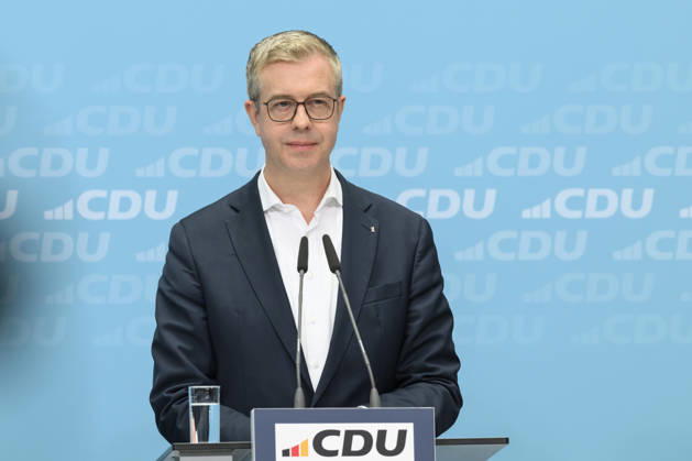 im Bild v.l.: CDU-Spitzenkandidaten für Berlin, Stefan Evers, GER, Berlin, Pressekonferenz mit dem Parteivorsitzenden der CDU Deutschlands und Bundeskanzler Friedrich Merz MdB, Pressekonferenz nach den Wahlen in Berlin und Mecklenburg Vorpommern - MV, 21.09.2026, Copyright: HMBxMedia UwexKoch