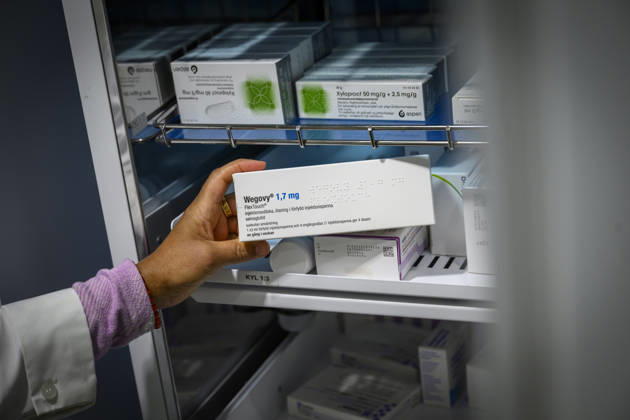 Medications at Apoteket Hjärtat Lindhagen: Pharmacy staff are retrieving a refrigerated injectable medication from the pharmacy’s  Copyright: xMattiasxdexFrumeriex Läkemedel Apotek