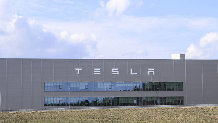 GER, Brandenburg, Gruenheide, Tesla Werk Giga Factory, Schriftzug und Gebaeude, 17.09.2026, Copyright: HMBxMedia UwexKoch