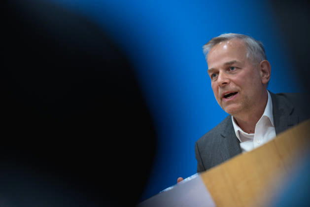 AfD - Auswirkungen der Landtagswahlen in Berlin und Mecklenburg-Vorpommern auf die Bundespolitik. Deutschland, Berlin am 21. September 2026 Einen Tag nach den Erfolgen der AfD bei den Landtagswahlen in Mecklenburg-Vorpommern und der Wahl zum Berliner Abgeordnetenhaus stellen sich die AfD-Vorsitzenden gemeinsam mit den Spitzenkandidaten Leif-Erik Holm und Kristin Brinker in der Bundespressekonferenz den Fragen der Presse. Im Bild: Leif-Erik Holm, AfD-Kandidat für das Amt des Ministerpräsidenten in Mecklenburg-Vorpommern