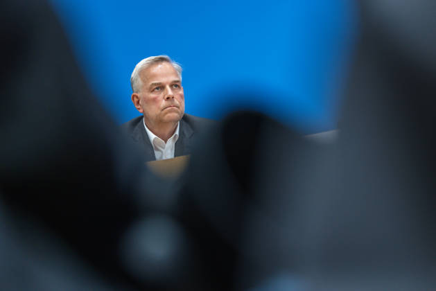 AfD - Auswirkungen der Landtagswahlen in Berlin und Mecklenburg-Vorpommern auf die Bundespolitik. Deutschland, Berlin am 21. September 2026 Einen Tag nach den Erfolgen der AfD bei den Landtagswahlen in Mecklenburg-Vorpommern und der Wahl zum Berliner Abgeordnetenhaus stellen sich die AfD-Vorsitzenden gemeinsam mit den Spitzenkandidaten Leif-Erik Holm und Kristin Brinker in der Bundespressekonferenz den Fragen der Presse. Im Bild: Leif-Erik Holm, AfD-Kandidat für das Amt des Ministerpräsidenten in Mecklenburg-Vorpommern