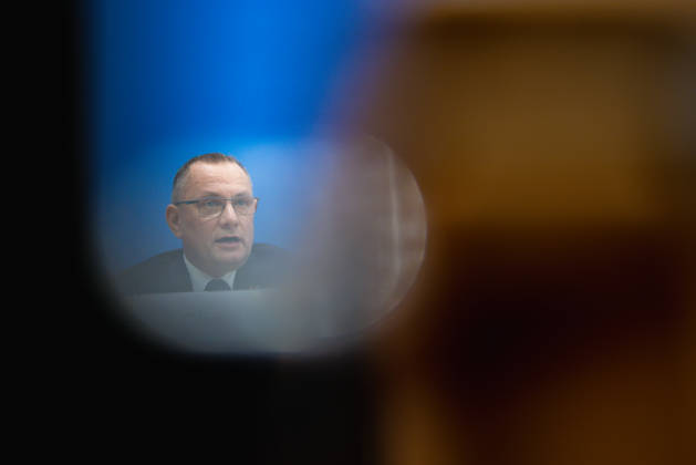 AfD - Auswirkungen der Landtagswahlen in Berlin und Mecklenburg-Vorpommern auf die Bundespolitik. Deutschland, Berlin am 21. September 2026 Einen Tag nach den Erfolgen der AfD bei den Landtagswahlen in Mecklenburg-Vorpommern und der Wahl zum Berliner Abgeordnetenhaus stellen sich die AfD-Vorsitzenden gemeinsam mit den Spitzenkandidaten Leif-Erik Holm und Kristin Brinker in der Bundespressekonferenz den Fragen der Presse. Im Bild: Tino Chrupalla, Bundessprecher der AfD und Co-Vorsitzender der AfD-Fraktion im Deutschen Bundestag.