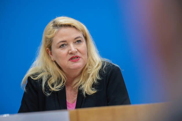 AfD - Auswirkungen der Landtagswahlen in Berlin und Mecklenburg-Vorpommern auf die Bundespolitik. Deutschland, Berlin am 21. September 2026 Einen Tag nach den Erfolgen der AfD bei den Landtagswahlen in Mecklenburg-Vorpommern und der Wahl zum Berliner Abgeordnetenhaus stellen sich die AfD-Vorsitzenden gemeinsam mit den Spitzenkandidaten Leif-Erik Holm und Kristin Brinker in der Bundespressekonferenz den Fragen der Presse. Im Bild: Kristin Brinker, AfD-Spitzenkandidatin für Berlin