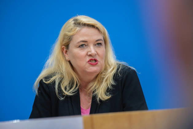 AfD - Auswirkungen der Landtagswahlen in Berlin und Mecklenburg-Vorpommern auf die Bundespolitik. Deutschland, Berlin am 21. September 2026 Einen Tag nach den Erfolgen der AfD bei den Landtagswahlen in Mecklenburg-Vorpommern und der Wahl zum Berliner Abgeordnetenhaus stellen sich die AfD-Vorsitzenden gemeinsam mit den Spitzenkandidaten Leif-Erik Holm und Kristin Brinker in der Bundespressekonferenz den Fragen der Presse. Im Bild: Kristin Brinker, AfD-Spitzenkandidatin für Berlin