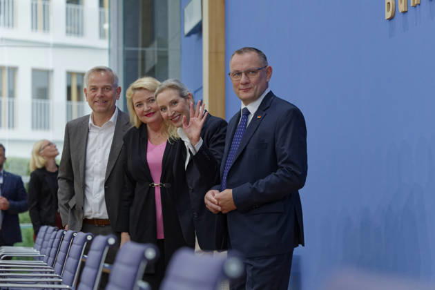AfD-Wahlnachlese MV und Berlin 2026-09-21 Deutschland, Berlin Bundespressekonferenz: Nachlese der Landtagswahl in Mecklenburg-Vorpommern und der Wahl zum Berliner Abgeordnetenhaus durch die AfD. Im Bild v.l. Leif-Erik Holm, AfD-Kandidat für das Amt des Ministerpräsidenten in Mecklenburg-Vorpommern, Kristin Brinker, AfD-Spitzenkandidatin für Berlin, Dr. Alice Weidel, Bundesprecherin der AfD und Co-Vorsitzende der AfD-Fraktion im Deutschen Bundestag, Tino Chrupalla, Bundesprecher der AfD und Co-Vorsitzender der AfD-Fraktion im Deutschen Bundestag.