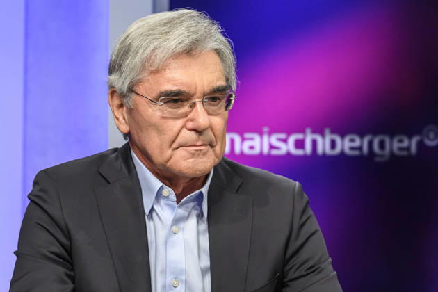 im Bild v.l.: Joe Kaeser (Siemens Energy), GER, Berlin, Studio, zu Gast bei Maischberger, politische Talkshow, TV, Format, mit Moderatorin Sandra Maischberger, Das Erste, aus Adlershof Am Studio 20, 21.09.2026, Copyright: HMBxMedia UwexKoch