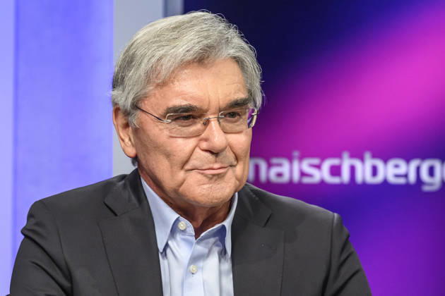 im Bild v.l.: Joe Kaeser (Siemens Energy), GER, Berlin, Studio, zu Gast bei Maischberger, politische Talkshow, TV, Format, mit Moderatorin Sandra Maischberger, Das Erste, aus Adlershof Am Studio 20, 21.09.2026, Copyright: HMBxMedia UwexKoch