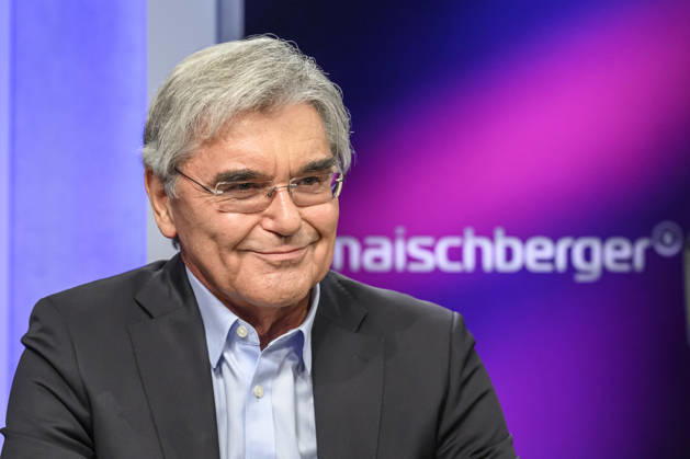 im Bild v.l.: Joe Kaeser (Siemens Energy), GER, Berlin, Studio, zu Gast bei Maischberger, politische Talkshow, TV, Format, mit Moderatorin Sandra Maischberger, Das Erste, aus Adlershof Am Studio 20, 21.09.2026, Copyright: HMBxMedia UwexKoch