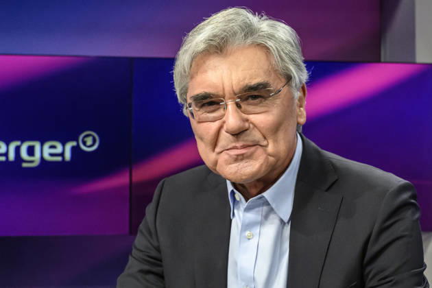im Bild v.l.: Joe Kaeser (Siemens Energy), GER, Berlin, Studio, zu Gast bei Maischberger, politische Talkshow, TV, Format, mit Moderatorin Sandra Maischberger, Das Erste, aus Adlershof Am Studio 20, 21.09.2026, Copyright: HMBxMedia UwexKoch
