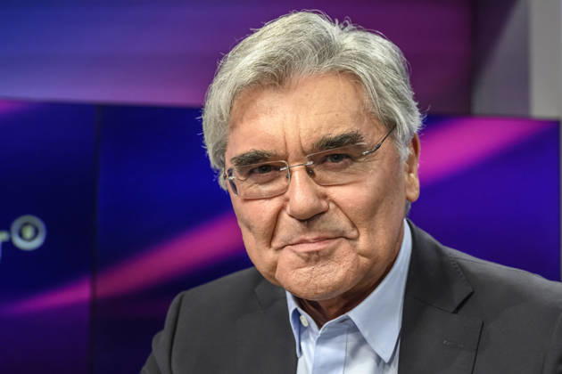 im Bild v.l.: Joe Kaeser (Siemens Energy), GER, Berlin, Studio, zu Gast bei Maischberger, politische Talkshow, TV, Format, mit Moderatorin Sandra Maischberger, Das Erste, aus Adlershof Am Studio 20, 21.09.2026, Copyright: HMBxMedia UwexKoch
