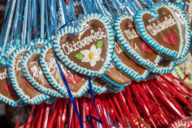Lebkuchenherzen, Souvenir vom Oktoberfest, München, September 2026 Deutschland, München, 21. September 2026, Oktoberfest 2026, Lebkuchenherzen, Souvenir vom Oktoberfest, typisch bayerisch, Volksfest, Bayern,