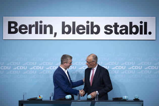 Stefan Evers, Friedrich Merz - Wahlkampf Schlussspurt DEU, Deutschland, Germany, Berlin, 17.09.2026 Stefan Evers , Spitzenkandidat der Berliner CDU , und Friedrich Merz , Bundeskanzler und Vorsitzender der Partei CDU (rechts) bei dem Wahlkampfabschluss der Berliner CDU unter dem Motto Wahlkampf Schlussspurt Berlin Bleib Stabil und Extremisten von der Macht fernhalten Loesungen aus der Mitte fuer die Abgeordnetenhauswahl in der Parteizentrale der CDU im Konrad-Adenauer-Haus in Berlin Deutschland en: Stefan Evers , lead candidate of the Berlin CDU , and Friedrich Merz , Federal Chancellor and Chairman of the CDU (right) at the Berlin CDU final election campaign event themed Berlin Stay Stable and Keep Extremists Out of Power Solutions from t
