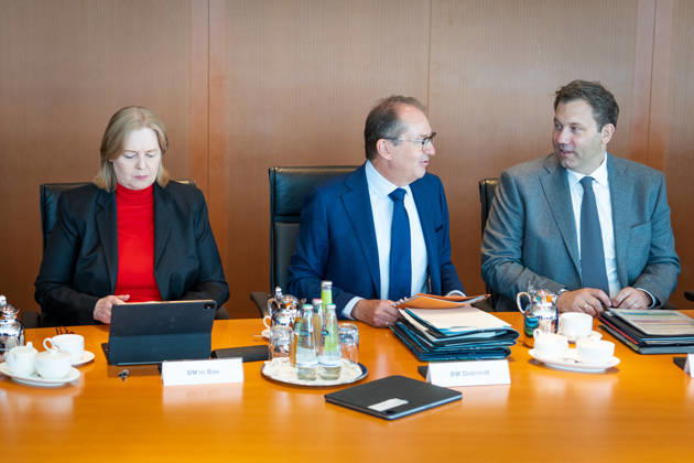 Kabinettsitzung, Bundesregierung, Auftakt Auftakt, Kabinettsitzung, Bundesregierung, Lars Klingbeil, Bundesfinanzminister, Vizekanzler, Alexander Dobrindt, Bundesinnenminister, Bärbel Bas, Bundesministerin, Arbeit, Soziales Berlin Berlin GER