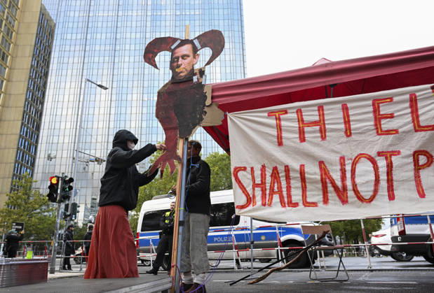 Protest held against Peter Thiel receiving 2026 Axel Springer Award BERLIN, GERMANY - SEPTEMBER 24: Protesters gather near the Axel Springer building, against US investor and Palantir co-founder Peter Thiel receiving the 2026 Axel Springer Award. Demonstrators criticize Thiel and Palantir s activities and carry various banners and placards, in Berlin, capital of Germany, on September 24, 2026. Halil Sagirkaya Anadolu Berlin Germany. Editorial use only. Please get in touch for any other usage. Copyright: x2026xAnadoluxHalilxSagirkayax