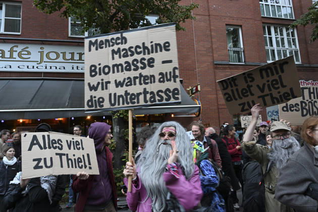 Protest held against Peter Thiel receiving 2026 Axel Springer Award BERLIN, GERMANY - SEPTEMBER 24: Protesters gather near the Axel Springer building, against US investor and Palantir co-founder Peter Thiel receiving the 2026 Axel Springer Award. Demonstrators criticize Thiel and Palantir s activities and carry various banners and placards, in Berlin, capital of Germany, on September 24, 2026. Halil Sagirkaya Anadolu Berlin Germany. Editorial use only. Please get in touch for any other usage. Copyright: x2026xAnadoluxHalilxSagirkayax