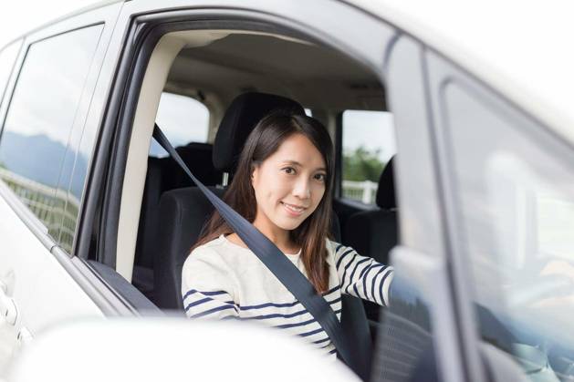 Young Woman driving car model released Symbolfoto Copyright: xleungchopanx Panthermedia75501646
