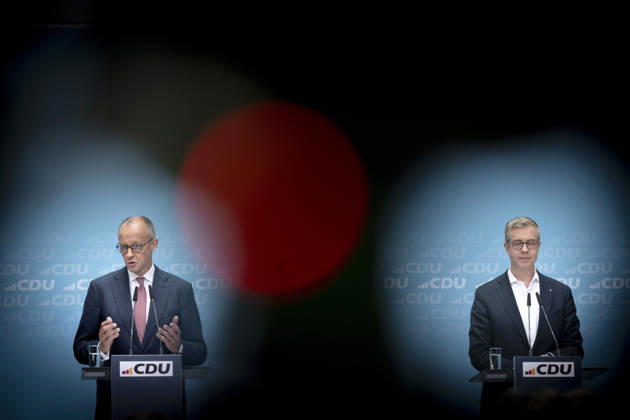 Friedrich Merz, Stefan Evers DEU, Deutschland, Germany, Berlin, 21.09.2026 Friedrich Merz , Bundeskanzler und Vorsitzender der Partei CDU , und Stefan Evers , Spitzenkandidat der Berliner CDU (rechts) waehrend der Pressekonferenz mit dem Spitzenkandidaten der Berliner CDU zum Wahlausgang bei den Landtagswahlen in Mecklenburg-Vorpommern und der Berliner Wahl zur Abgeordnetenhauswahl in der Parteizentrale der CDU im Konrad Adenauer Haus in Berlin Deutschland . Die CDU hat in Mecklenburg-Vorpommern erstmals die 5 Prozent Huerde verfehlt und auch in Berlin stark verloren en: Friedrich Merz , Federal Chancellor and Chairman of the CDU party , and Stefan Evers , lead candidate of the Berlin CDU (right) during a press conference with the lead cand