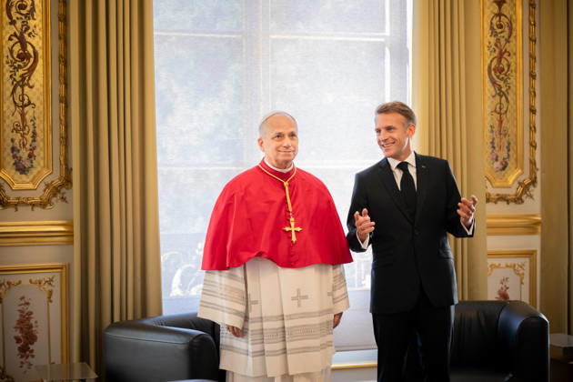 President Macron Welcomes Pope Leo XIV - Paris President of France Emmanuel Macron welcomes Pope Leo XIV to Élysée Palace on September 25, 2026 in Paris, France. Pope Leo XIV is making his first official visit to France from September 25-28 with stops in Paris, Lourdes, and Metz. While in Paris, the pontiff s agenda includes a meeting with French President Emmanuel Macron, a prayer service at Notre-Dame Cathedral, and an open-air mass along the Champs-Élysées, among other engagements. The trip marks the first papal visit to the European country since Benedict XVI visited in 2008. Phot by Eliot Blondet ABACAPRESS.COM Paris France  Copyright: xBlondetxEliot ABACAx