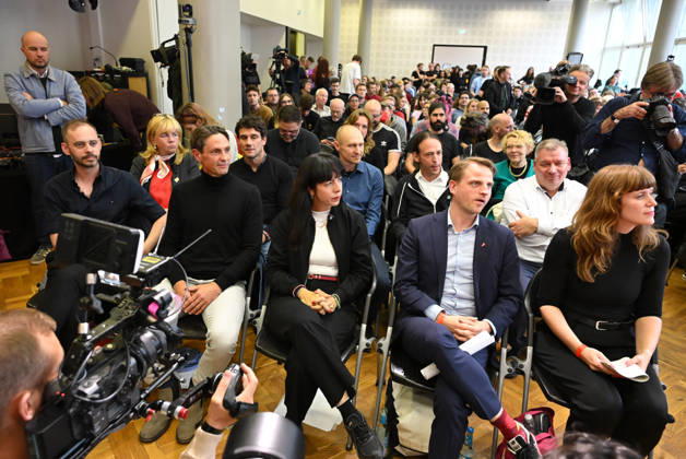 Die Linke Berlin Party Conference in Berlin BERLIN, GERMANY - SEPTEMBER 25: Party members take part in the extraordinary session of the 10th State Party Congress of the Die Linke (The Left Party) to assess the election results in Berlin on September 25, 2026. Mayor candidate Elif Eralp also took part in the conference. Volodymyr Sindieiev Anadolu Berlin Germany. Editorial use only. Please get in touch for any other usage. Copyright: x2026xAnadoluxVolodymyrxSindieievx