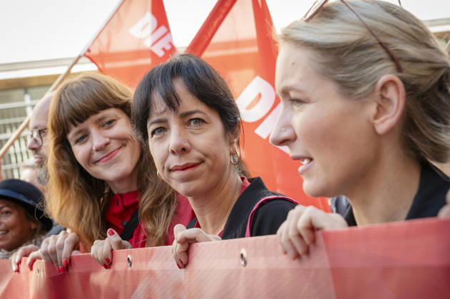 Kerstin Wolter + Elif Eralp + Ines Schwerdtner. EUR, Deutschland, Berlin, 26.09.2026: Kerstin Wolter, Elif Eralp, Ines Schwerdtner. Block der Partei Die Linke. Bundesweite Sozialproteste des DGB und seiner Mitgliedsgewerkschaften unter dem Motto Hart verdient! Deine Arbeit.Deine Gesundheit. Deine Rente.