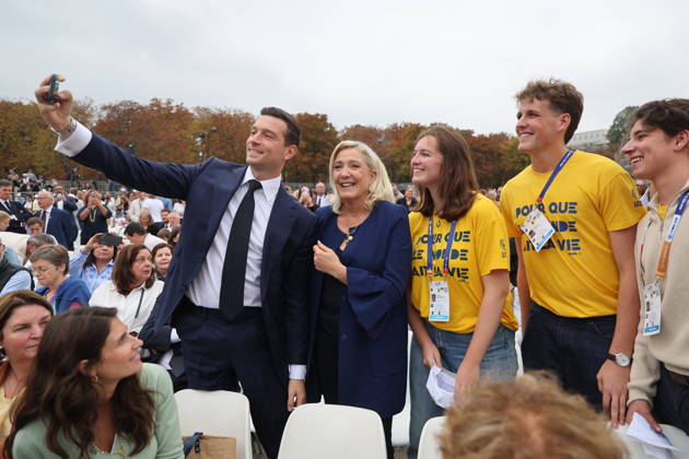 Jordan Bardella, Marine Le Pen: Celebrities at Pope Leo XIV’s grand Mass on the Place de la Concorde in Paris on September 26, 2026. Between the Avenue des Champs-Élysées and the Place de la Concorde, 700,000 faithful and onlookers, from all corners of the globe, gathered to attend the Mass celebrated by the Holy Father. The apostolic journey, from September 25 to 28, 2026, will continue in Lourdes and Metz. Jacovides Moreau Bestimage Celebrities attending the grand Mass celebrated by Pope Leo XIV at the Place de la Concorde in Paris on September 26, 2026. Between the Avenue des Champs-Élysées and the Place de la Concorde, 700,000 worshippers and onlookers from around the world gathered to attend the Mass celebrated by the Holy Father. The Copyright: xJACOVIDES-MOREAUx xBESTIMAGExJACOVIDES-MOREAUx xBESTIMAGEx