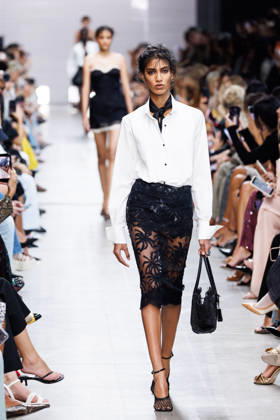 IPA89005190 - Milan, Milan Women™s Fashion Week Spring Summer 2027 - Women™s Fashion, Spring Summer 2027 - Ermanno Scervino fashion show - pictured on the runway: a model. Copyright: xCinziaxCamelax xx IPA89005190
