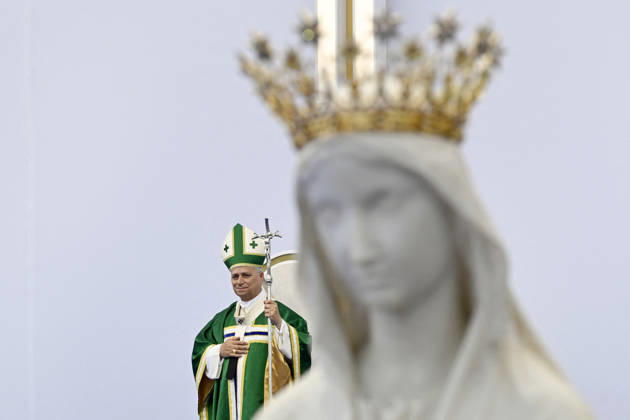 Pope Leo XIV in France - Mass in Lourdes Pope Leo XIV celebrates Holy Mass at the Shrine of Our Lady of Lourdes, France on September 27, 2026 on the third day of his four-day Apostolic Journey to France. Photo by (EV) Simone Risoluti Vatican Media ABACAPRESS.COM Lourdes France  Copyright: xABACAx
