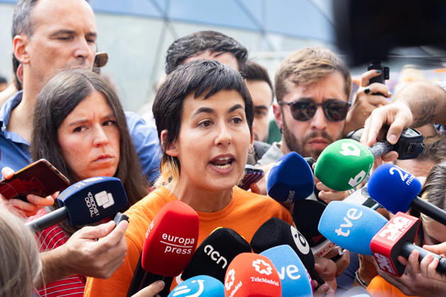 September 29, 2026, Madrid, Madrid, SPAIN: ALICIA DEL RIO, spokesperson for the Madrid Tenants Union, speaking from the encampment at Puerta del Sol advocating for the right to housing and awaiting the government s decree-law on the matter. Madrid SPAIN - ZUMAl221 20260929_zip_l221_040 Copyright: xIgnacioxLopezxIsasmendix