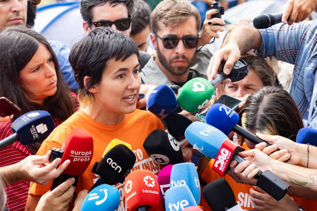 September 29, 2026, Madrid, Madrid, SPAIN: ALICIA DEL RIO, spokesperson for the Madrid Tenants Union, speaking from the encampment at Puerta del Sol advocating for the right to housing and awaiting the government s decree-law on the matter. Madrid SPAIN - ZUMAl221 20260929_zip_l221_042 Copyright: xIgnacioxLopezxIsasmendix