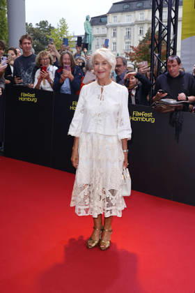 Helen Mirren bei der Ankunft zur Ehrung mit dem Douglas-Sirk-Preis am 29.09. 2026 im Cinemaxx im Rahmen vom 34. Filmfest in Hamburg Helen Mirren attends honoring ceremony with Douglas Sirk Award at Cinemaxx Dammtor on Septmeber 29, 2026 in Hamburg, Germany Douglas-Sirk-Preis fuer Helen Mirren beim 34. Filmfest in Hamburg