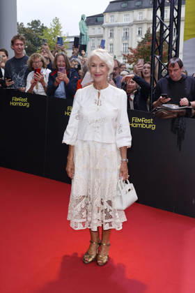 Helen Mirren bei der Ankunft zur Ehrung mit dem Douglas-Sirk-Preis am 29.09. 2026 im Cinemaxx im Rahmen vom 34. Filmfest in Hamburg Helen Mirren attends honoring ceremony with Douglas Sirk Award at Cinemaxx Dammtor on Septmeber 29, 2026 in Hamburg, Germany Douglas-Sirk-Preis fuer Helen Mirren beim 34. Filmfest in Hamburg