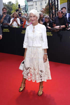 Helen Mirren bei der Ankunft zur Ehrung mit dem Douglas-Sirk-Preis am 29.09. 2026 im Cinemaxx im Rahmen vom 34. Filmfest in Hamburg Helen Mirren attends honoring ceremony with Douglas Sirk Award at Cinemaxx Dammtor on Septmeber 29, 2026 in Hamburg, Germany Douglas-Sirk-Preis fuer Helen Mirren beim 34. Filmfest in Hamburg